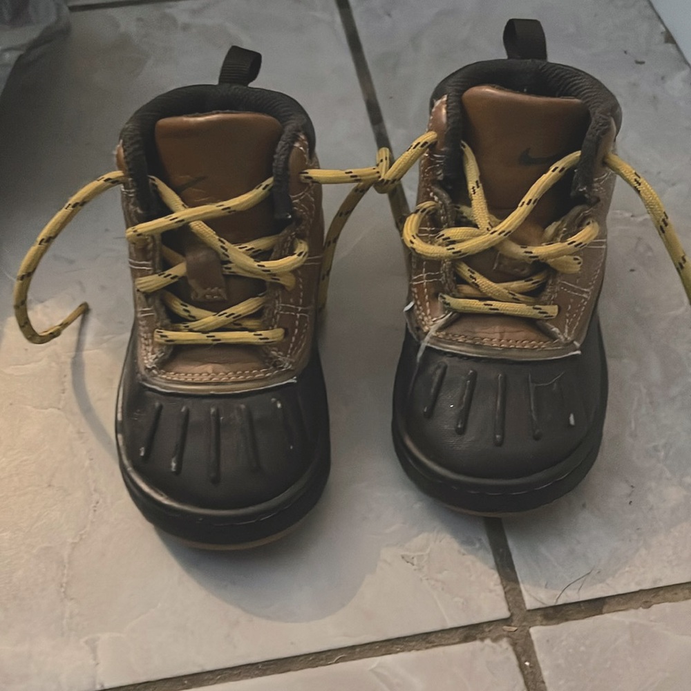 Nike boots 6c